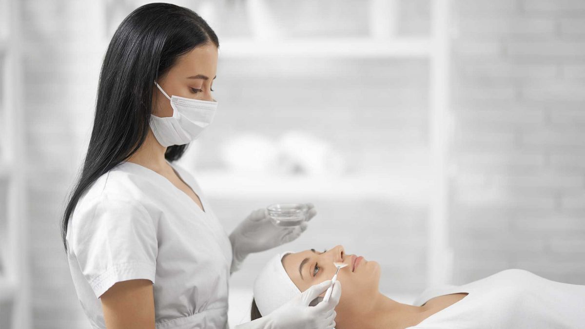 Como ser esteticista? Saiba tudo sobre essa profissão!