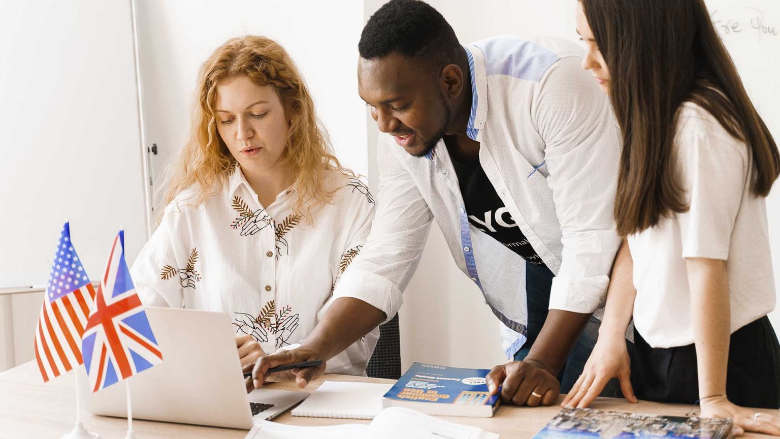 Inglês para trabalho: como aprender o vocabulário business? | ESF