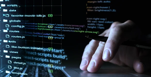 Imagem de uma mão interagindo com um teclado de laptop, com códigos e pastas de programação projetados sobre a tela.