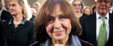 Foto da autora do livro "A guerra não tem rosto de mulher", Stvelana Aleksiévitch.