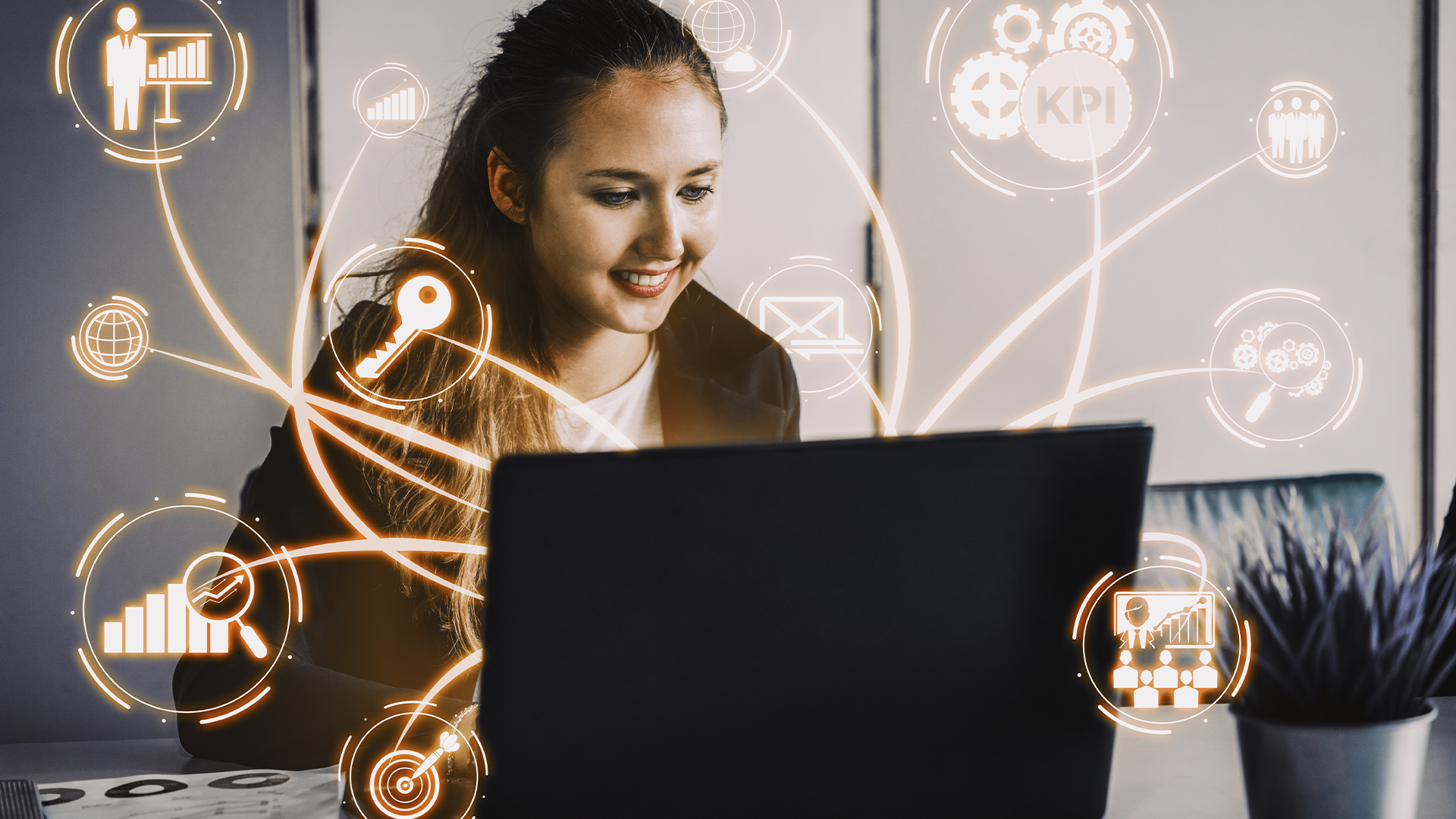 Mulher no notebook com ícones de KPI, análise de dados e marketing digital. Otimização de desempenho e negócios.